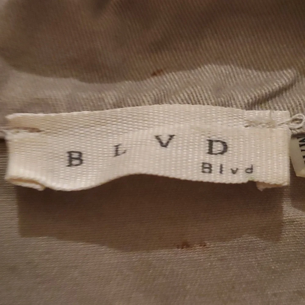 Khaki button-down jacket with pockets - Picture 2 of 5